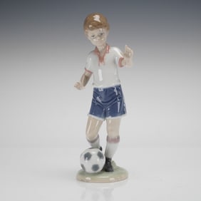 Lladro Soccer Practice Figurine Model 6198