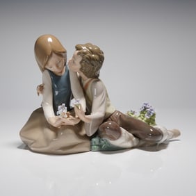 Lladro 5072 Precocious Courtship Porcelain Figurine