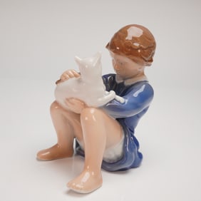 Royal Copenhagen Figurine 4631 Girl with Cat