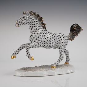 Herend Kingdom Classic Black Fishnet Stallion Figurine Model 15481