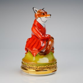 A Royale Stratford Hand-Painted Fox Hunt Trinket Box