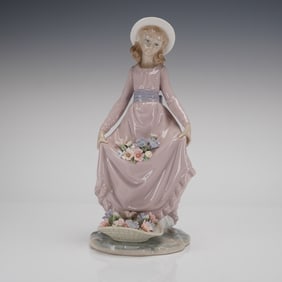 Lladro #5027 Flowers In The Basket Girl Figurine
