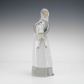 Lladro Girl with Lamb Porcelain Figurine Model 4584