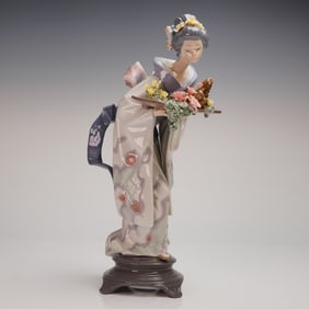 Lladro Glazed Porcelain Kimono-Clad Girl Sculpture