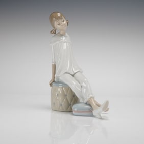 Lladro Porcelain Figurine Girl With Mothers Shoe Model 1084