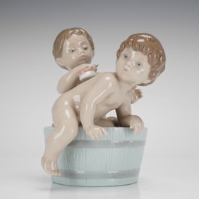 Lladro Bath Time Porcelain Figurine Model 6411
