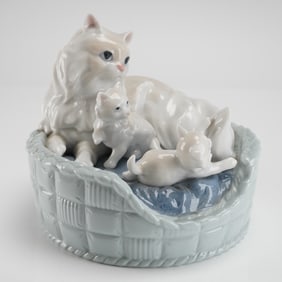 Lladro Porcelain Figurine 6652 Kitty Care