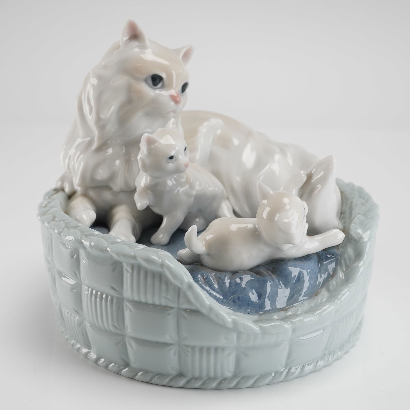 Lladro Porcelain Figurine 6652 Kitty Care (1 of 3)