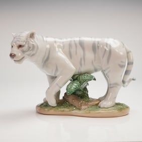 Lladro Glazed Porcelain Figurine The Tiger (Year of the Tiger)
