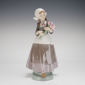 Lladro Dutch Girl Porcelain Figurine