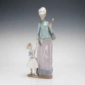 Lladro Porcelain Fig. 1353 Lady Walking w/ Girl Mother & Child Sculpture