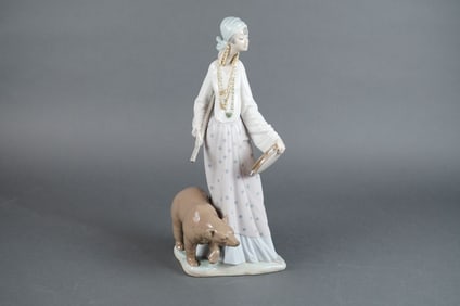 Lladro Glazed Porcelain Figurine Gypsy Woman with Bear Model 4919