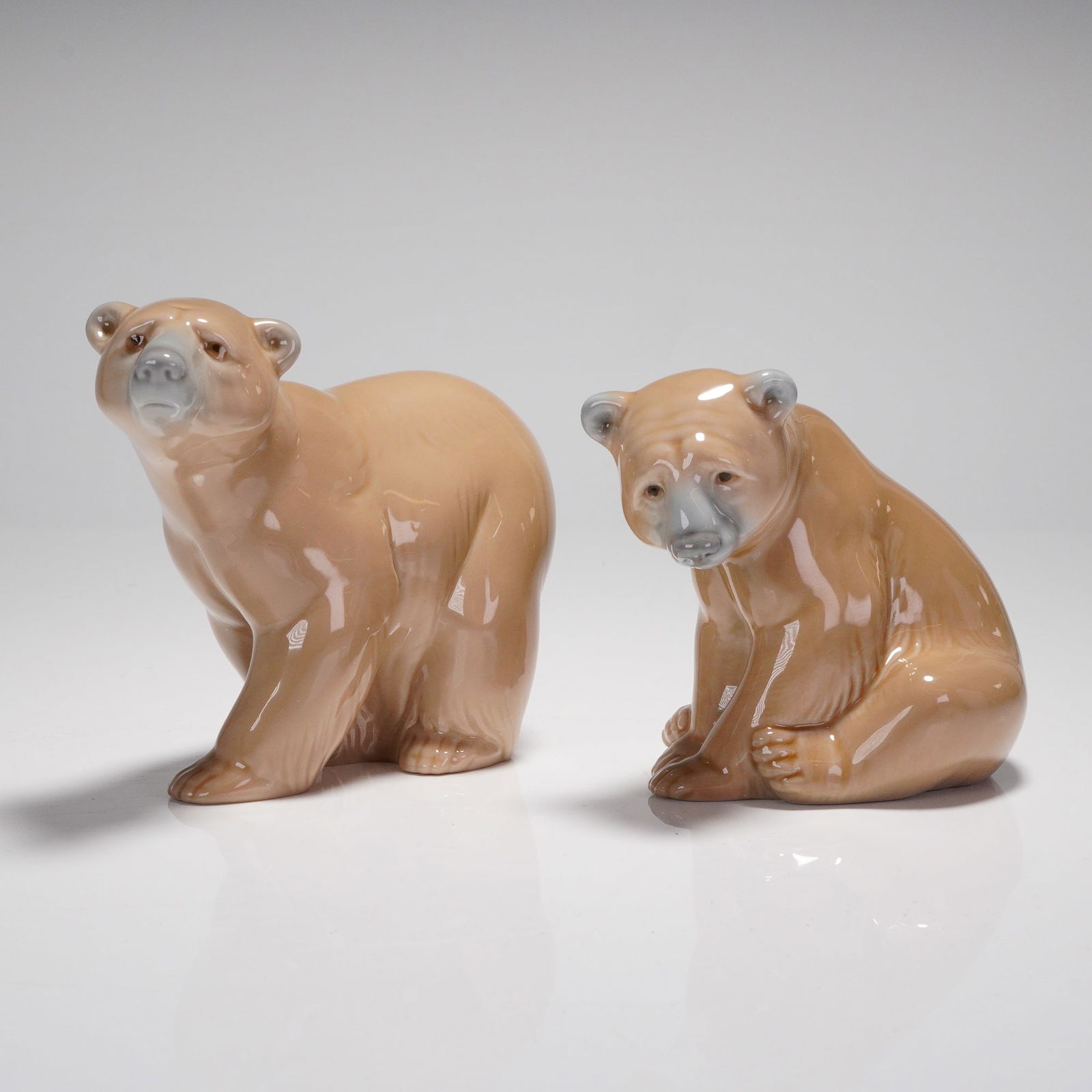 A Pair of Lladro Porc. Figurines Attentive Bear (1204) & Seated Bear (1 of 5)