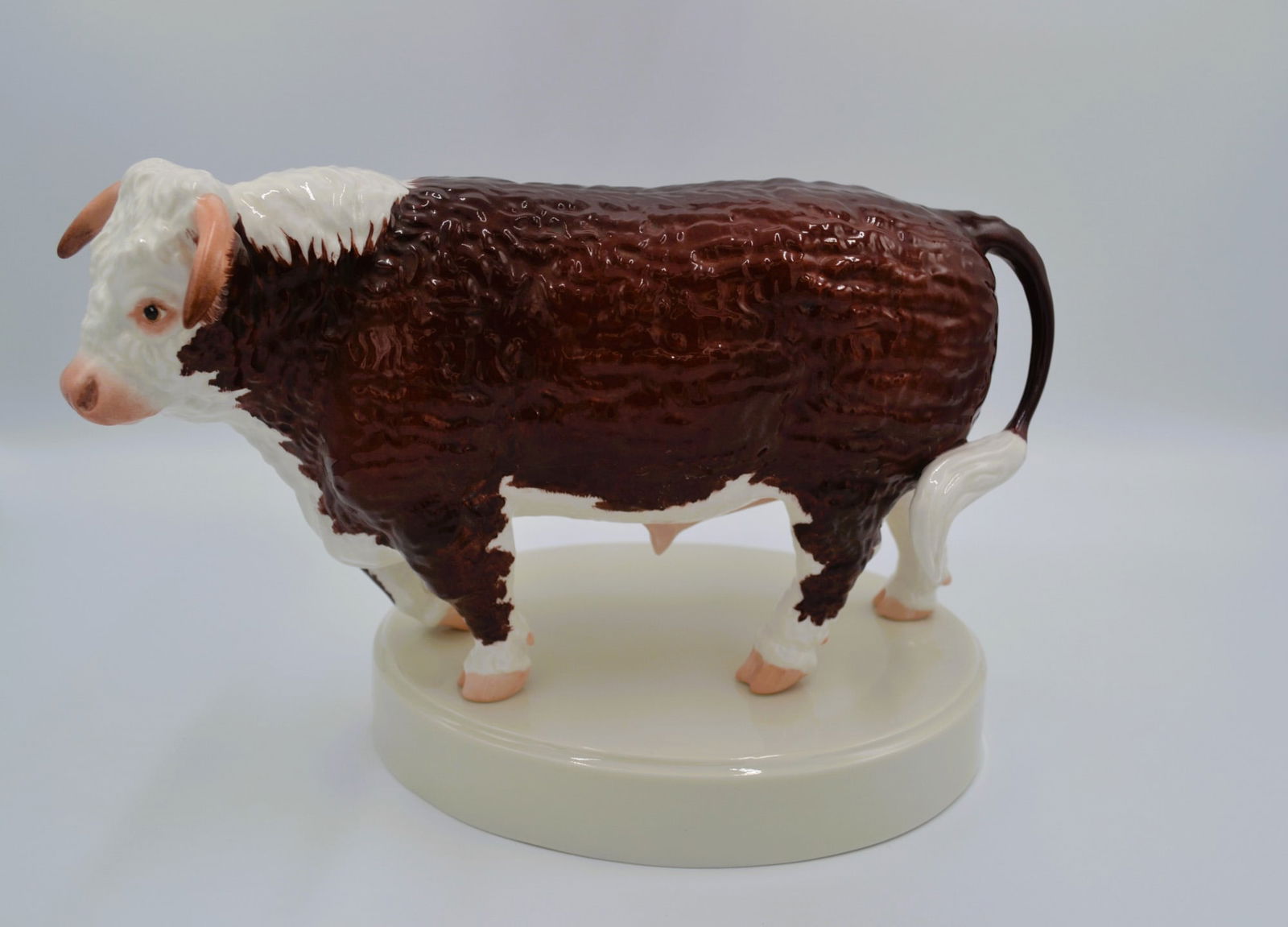 Boehm Porcelain Hereford Bull, With White Porcelain Base, 1950, Rare (1 of 7)