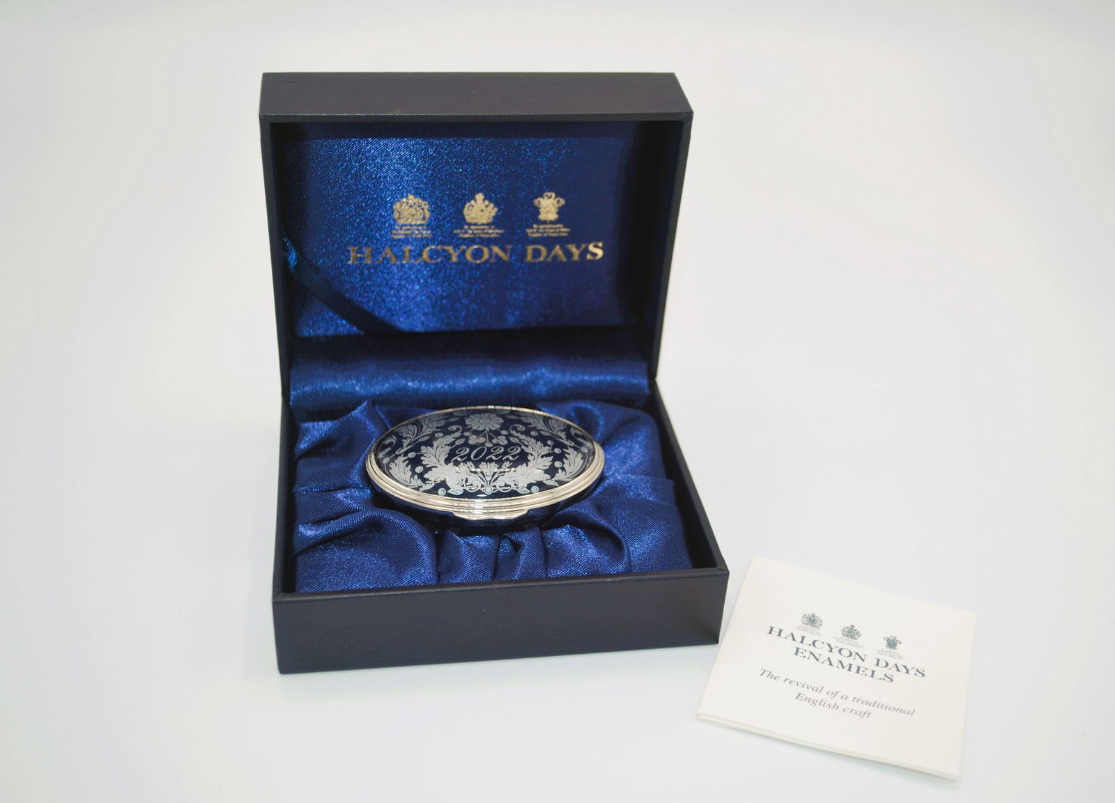 Halcyon Days Enamel Annual Year Oval Box, A Year To Remember 2022 With Box. (1 of 4)