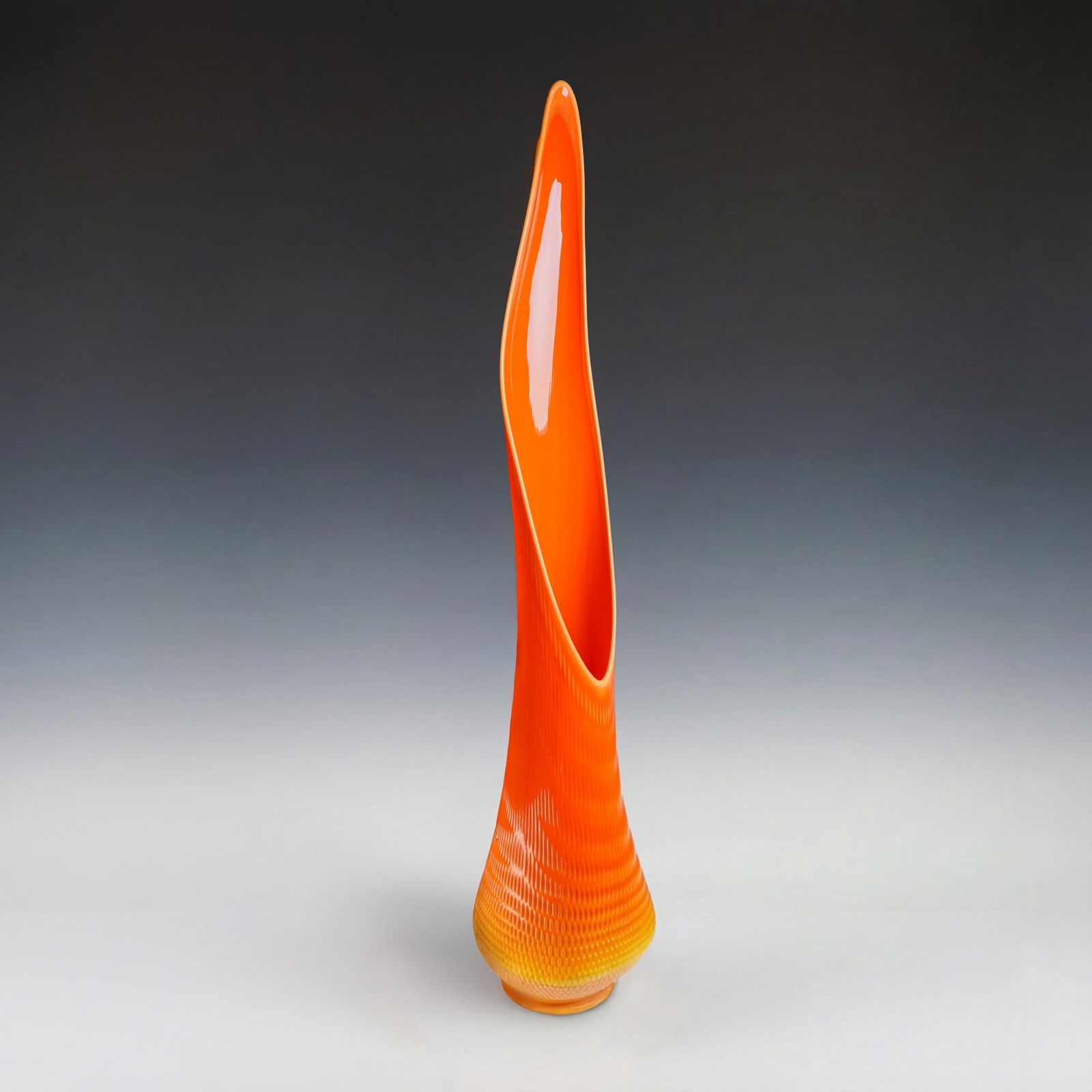 L.E. Smith MCM Bittersweet Nubby Butt Swung Floor Vase (1 of 5)