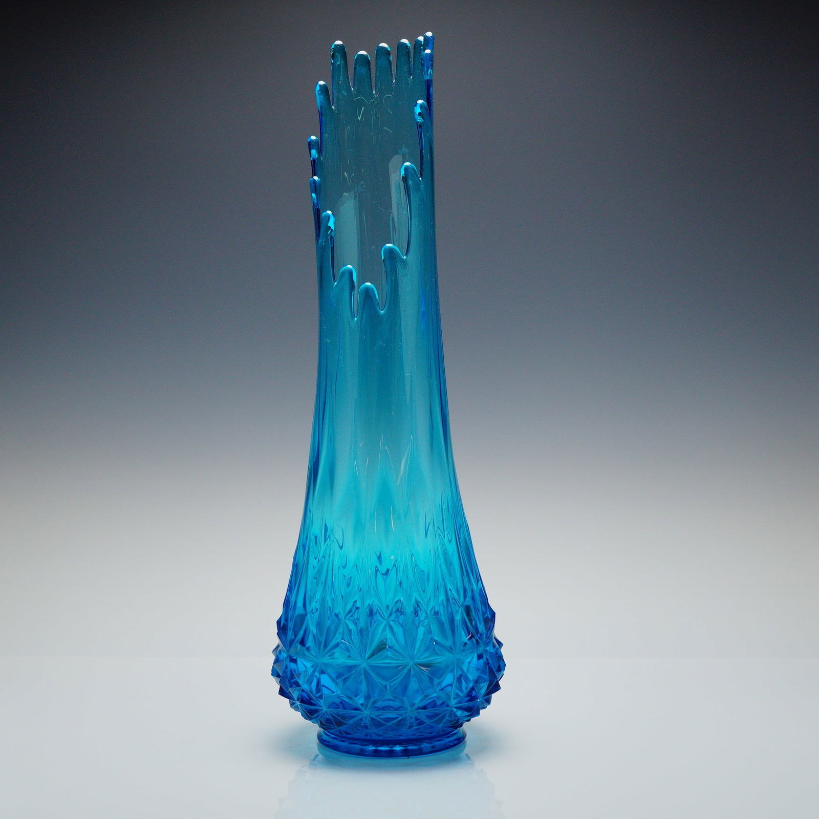 L.E. Smith Blue Glass Diamond Butt Swung Vase (1 of 4)