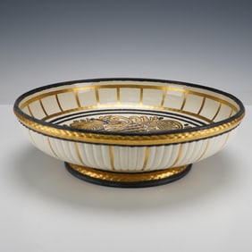 A Wedgwood Art Deco Ceramic Compote Bowl with Central Griffin Decoration
