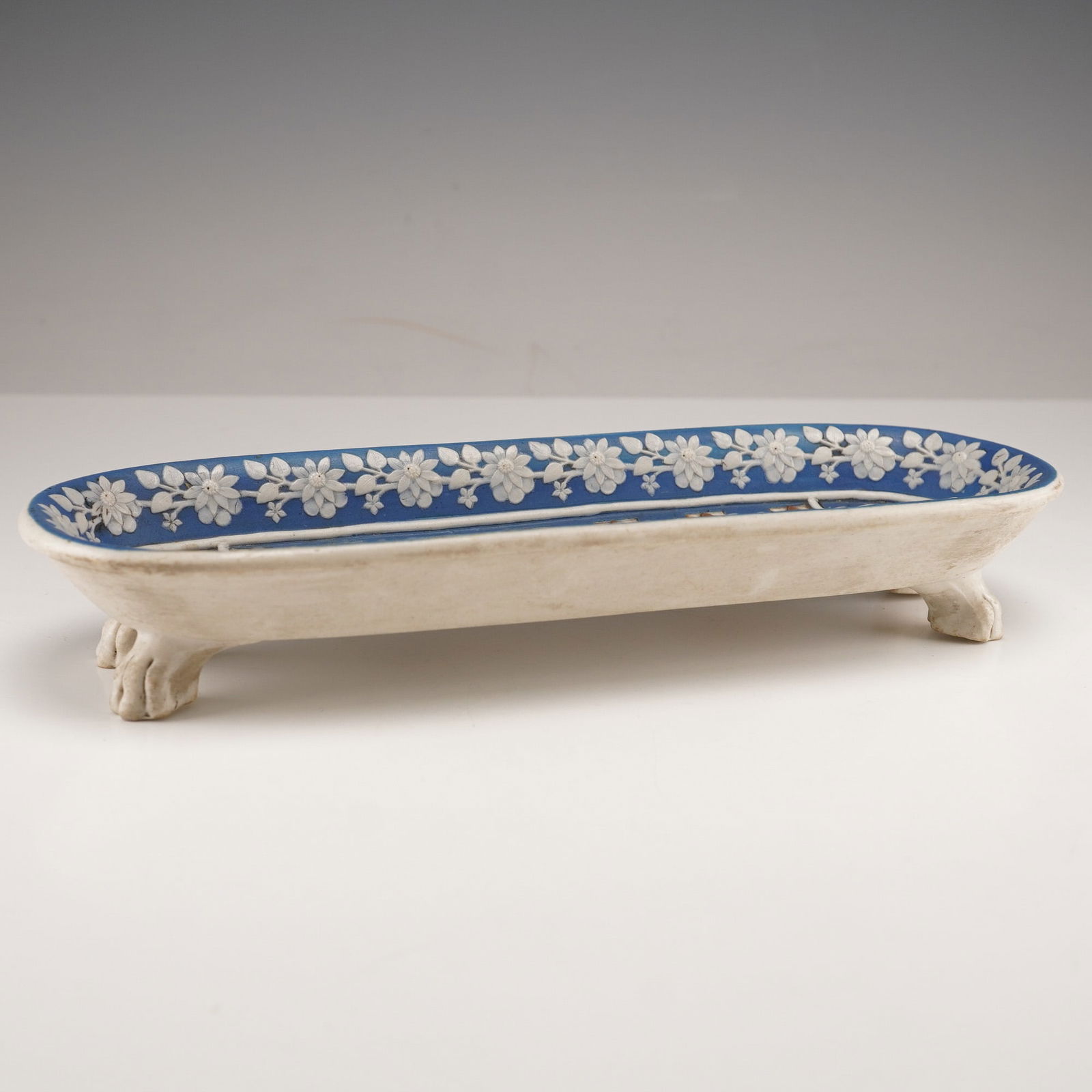 Spode Blue-Ground Relief-Molded Quatrefoil Footed Tray: Early 19th-century Spode footed tray featuring a vivid cobalt blue ground framed with delicate white relief floral garlands, the interior centered by a charming checkerboard pattern of alternating squ