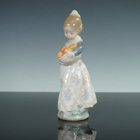Lladro Porcelain Figurine, Girl from Valencia 1004841