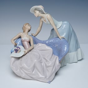 Lladro Porcelain Figurine, Debutantes 1005486