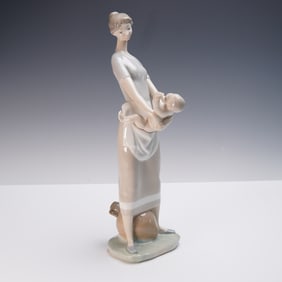 Lladro Porcelain Figurine, Mother and Child 01004575