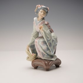 Lladro Porcelain Figurine, Yuki 1001448