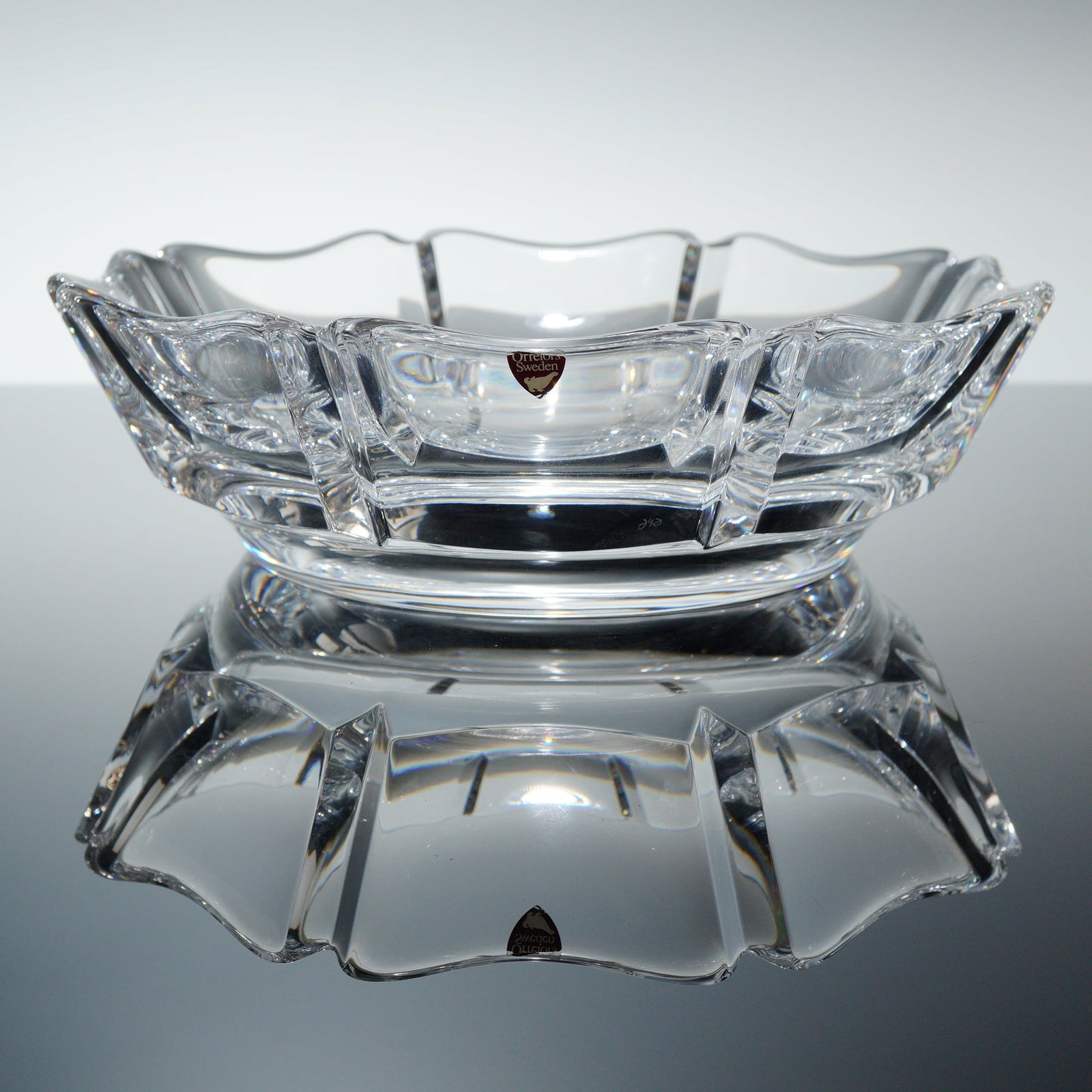 Orrefors Lars Hellsten Corona Crystal Bowl (1 of 4)