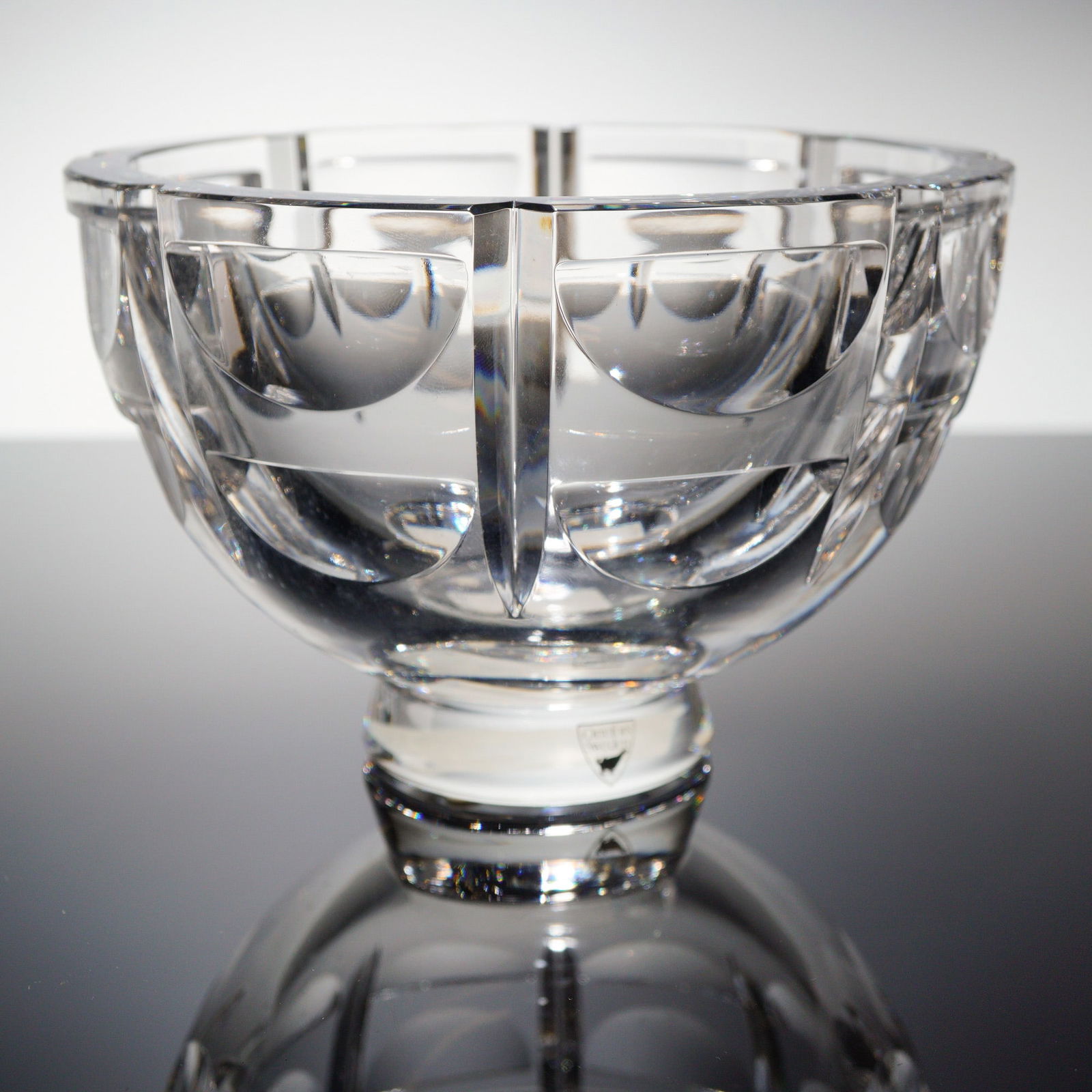 Orrefors Simon Gate Thousand Windows Crystal Footed Bowl: A single Orrefors crystal footed bowl in the "Thousand Windows" patern, designed by Simon Gate. The bowl is crafted from clear, heavy leaded glass and features a geometric patern of brilliant cuts con