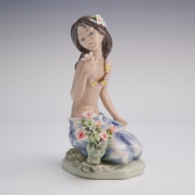 Lladro Porcelain Figurine, In a Tropical Garden 1001479
