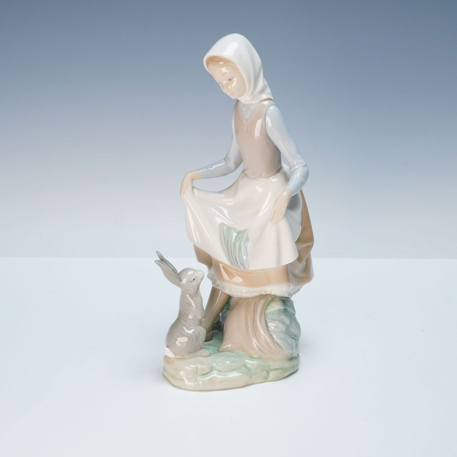 Lladro Porcelain Figurine, Rabbit's Food 1004826 (1 of 3)