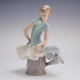 Lladro Porcelain Figurine, Julia 1001361