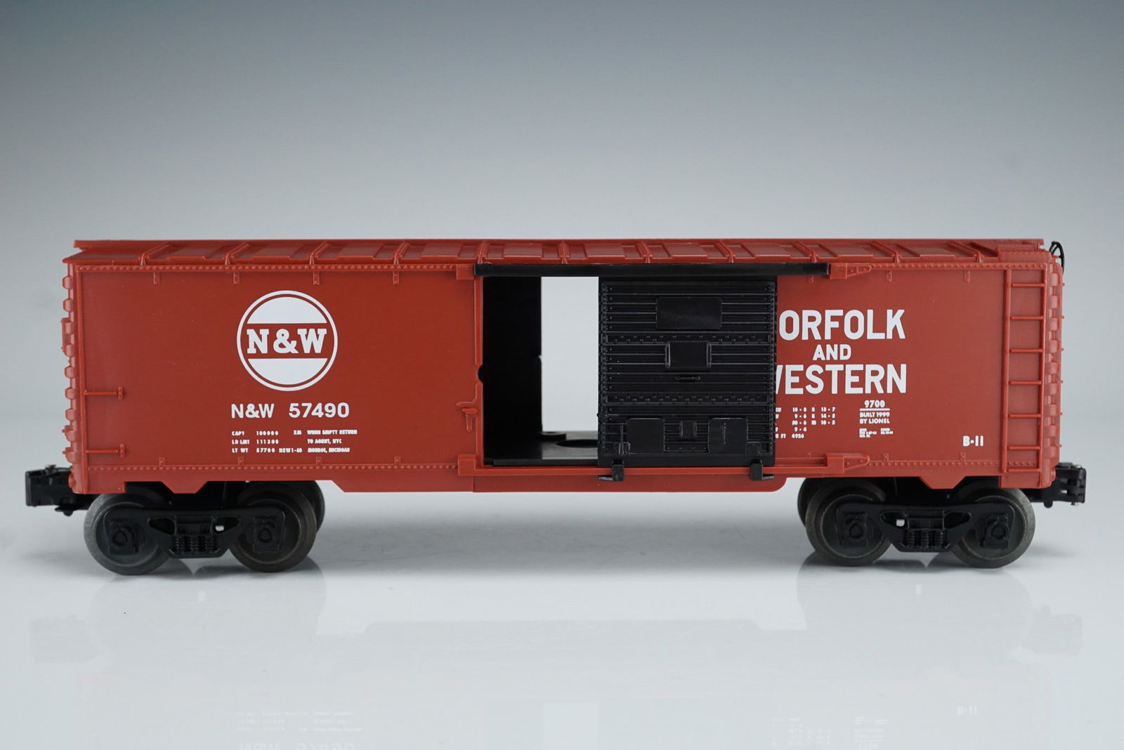 Lionel Boxcar, Norfolk and Western N&W 57490 with Box and Pamphlets (1 of 6)