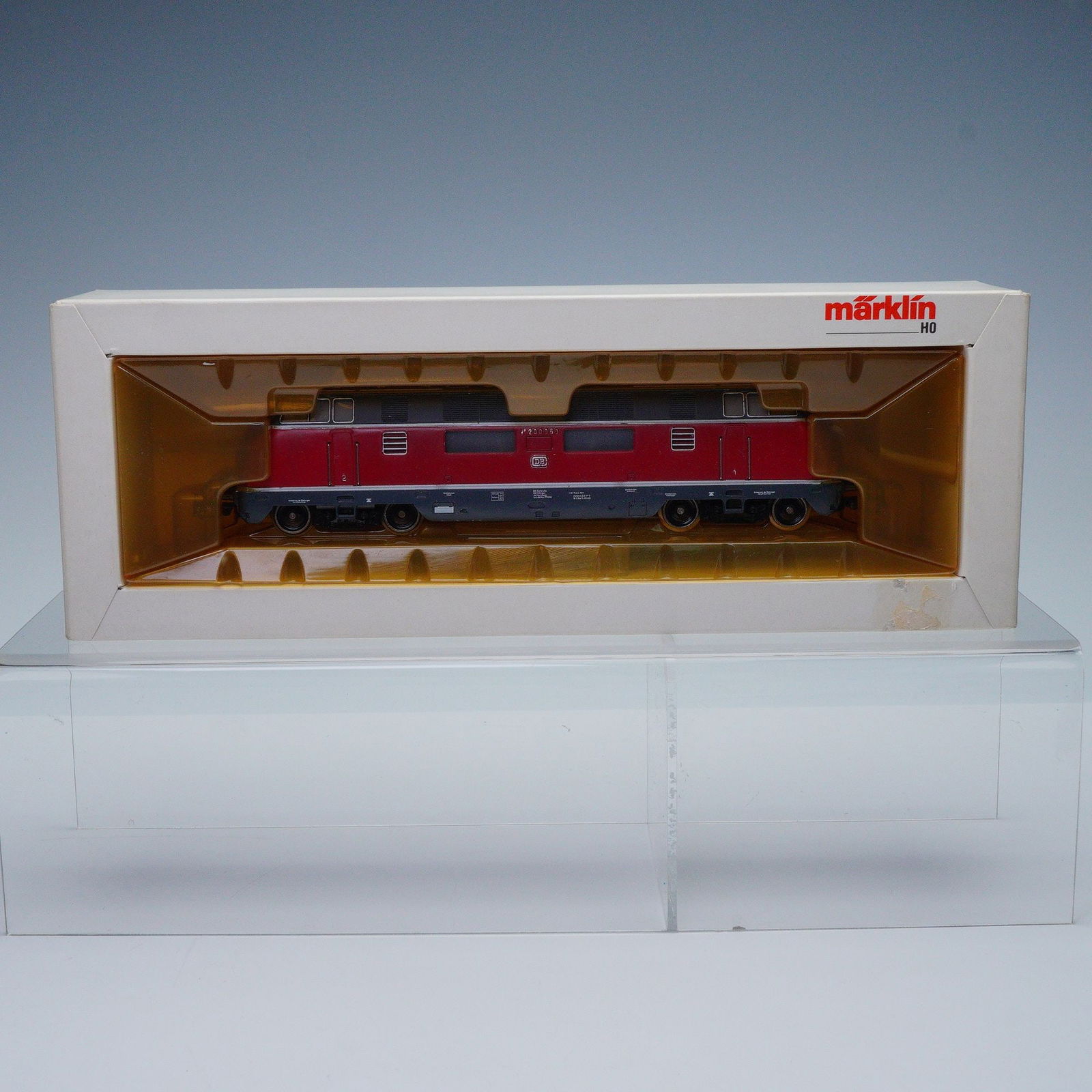 Marklin Ho Scale Diesel Locomotive BR 220 007-9 of the DB: This precision-engineered locomotive features detailed molded vents, etched numbering, and metallic accents faithful to the original prototype used for express and passenger services across Germany. I