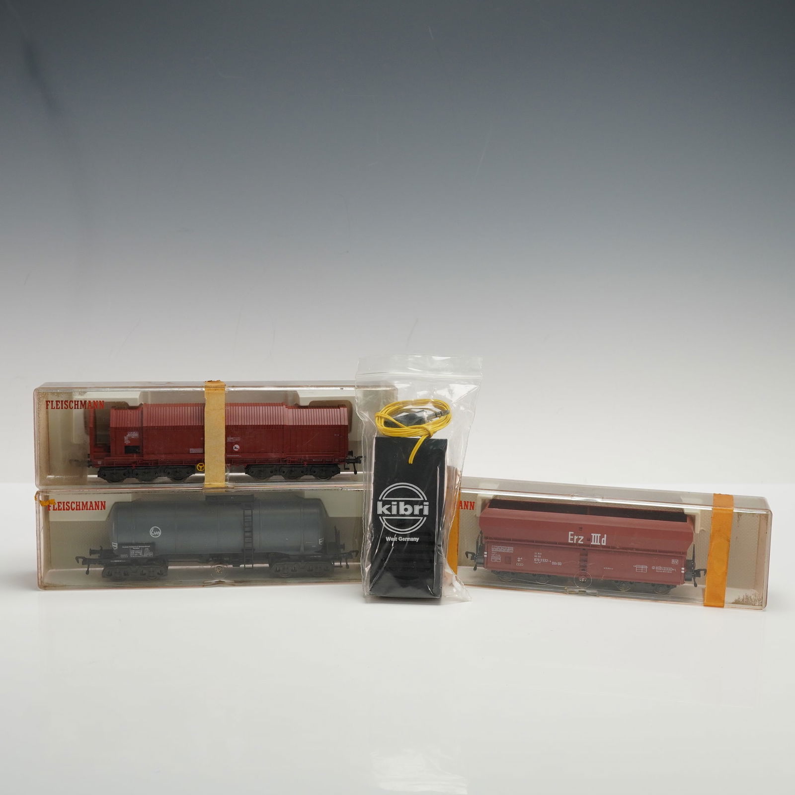 4pc Fleischmann HO Gauge Freight Cars and Kibri Sound Cassette (1 of 3)