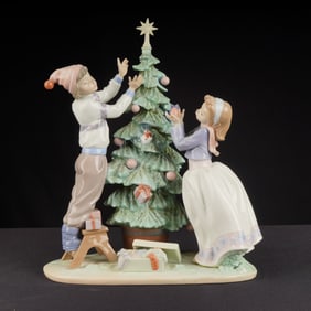Lladro Porcelain Figurine Trimming the Tree Model 01005897