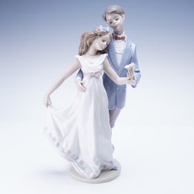 Lladro Porcelain Figurine, Now and Forever  01007642