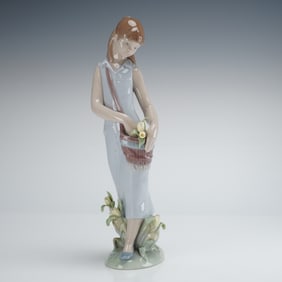 Lladro Tulip Garden Figurine 7712