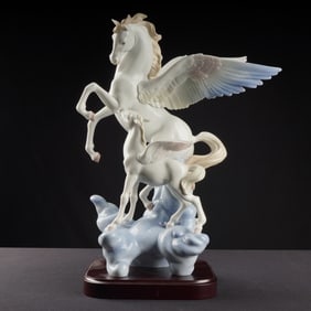 Lladro Porcelain Sculpture Pegasus 01001778 with Base