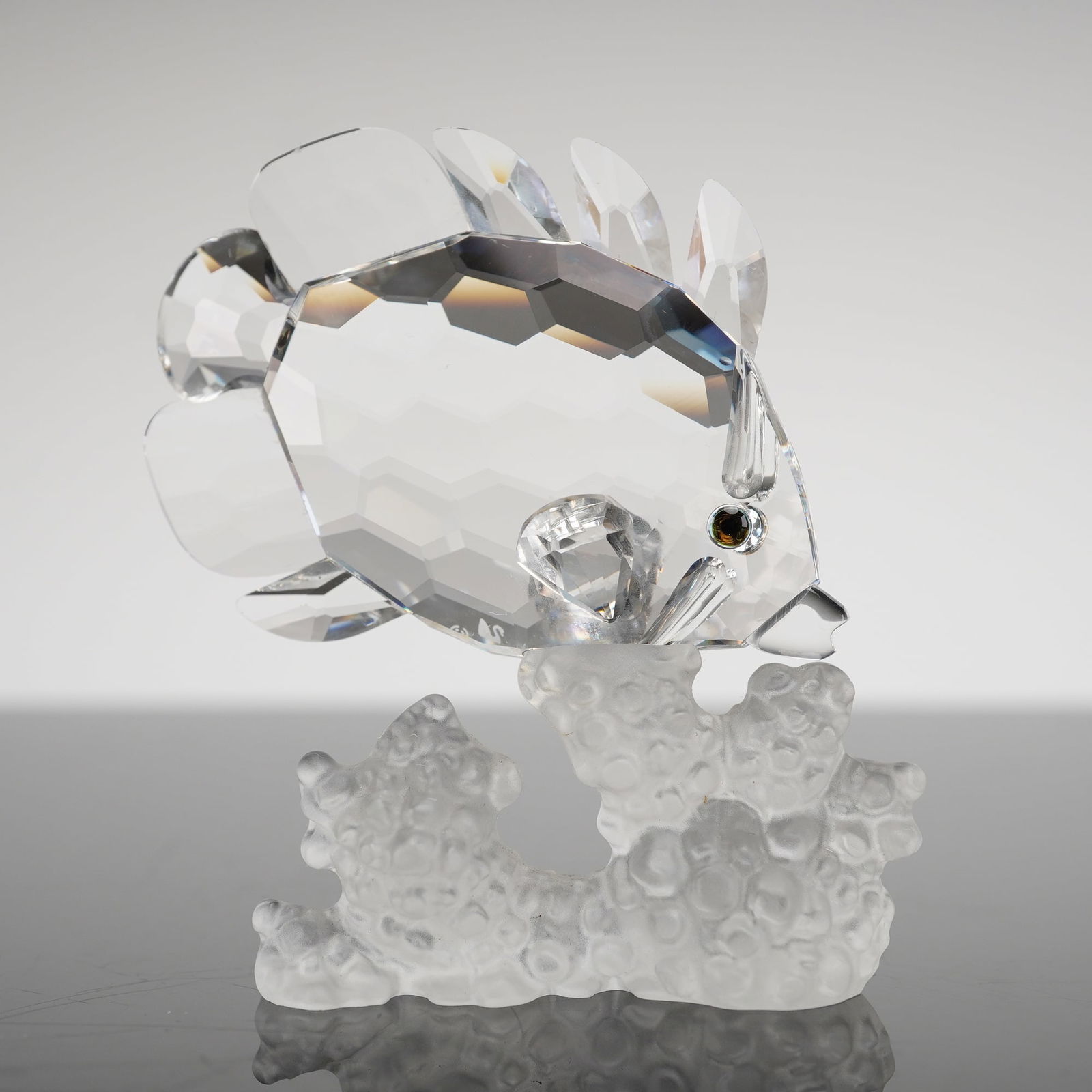Swarovski Silver Crystal Butterfly Fish by Stamey w/ Box: A two-piece lot featuring the Swarovski Silver Crystal "Butterfly Fish" figurine, designed by Michael Stamey, originating from the South Sea Collection. The figurine is crafted from clear, highly-face