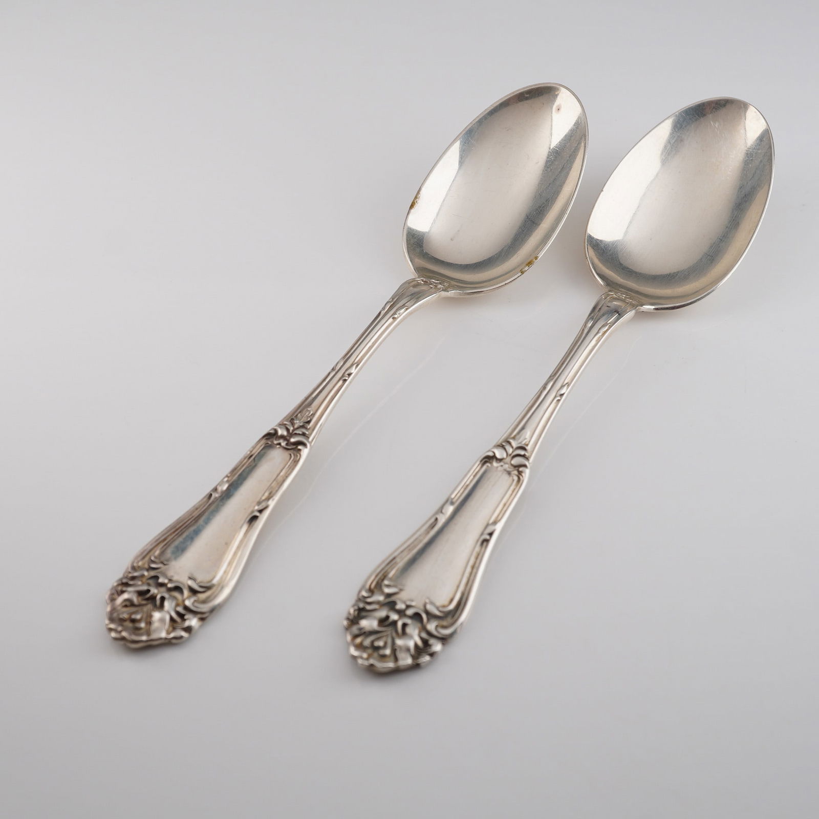 A Pair of Amston Sterling Silver Gladstone Pattern Salad Serving Spoons (1 of 4)