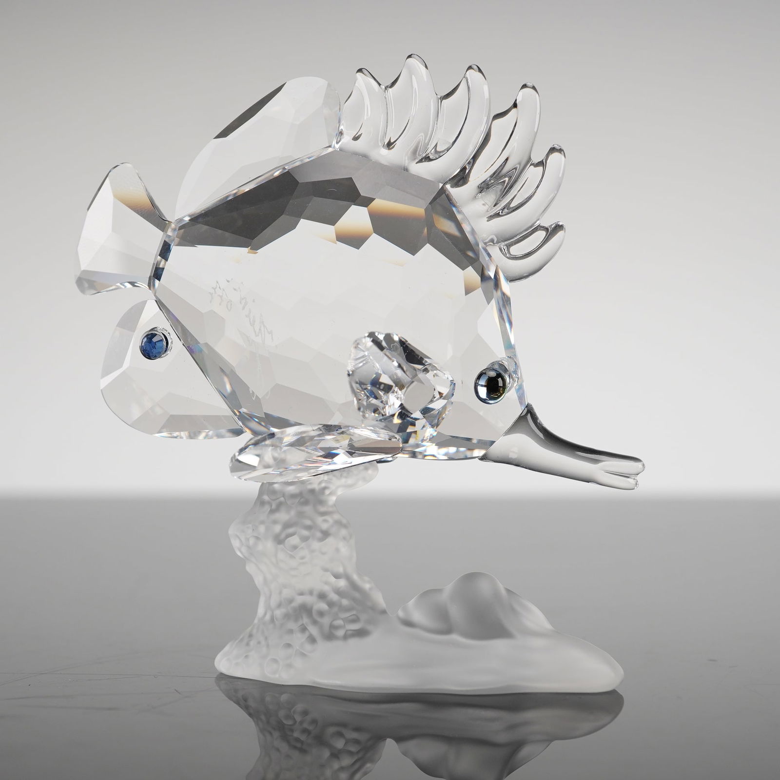 Signed Swarovski Longnose Butterfly Fish Figurine 666567 with Original Box (1 of 5)