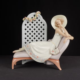 Lladro Porcelain Sculpture Garden Dreams 01007634 with Base