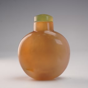 Chinese Agate Globular Snuff Bottle with Green Stopper