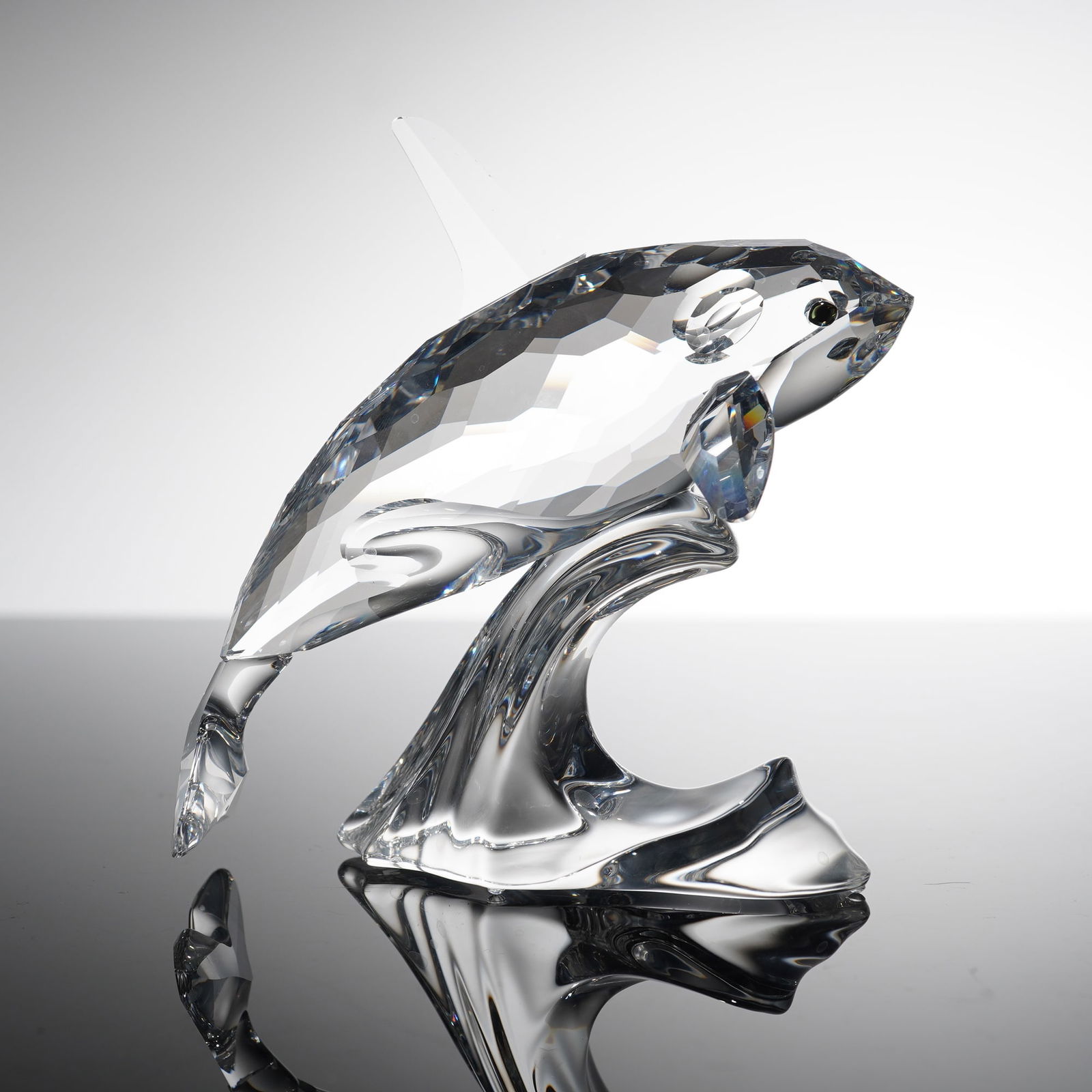 Swarovski Orca (Killer Whale) Crystal Figurine: A single Swarovski Crystal Figurine, identified by the model number 622939, depicting an Orca (Killer Whale) mid-breach. The sculpture is executed in clear, colorless lead crystal, featuring extensive