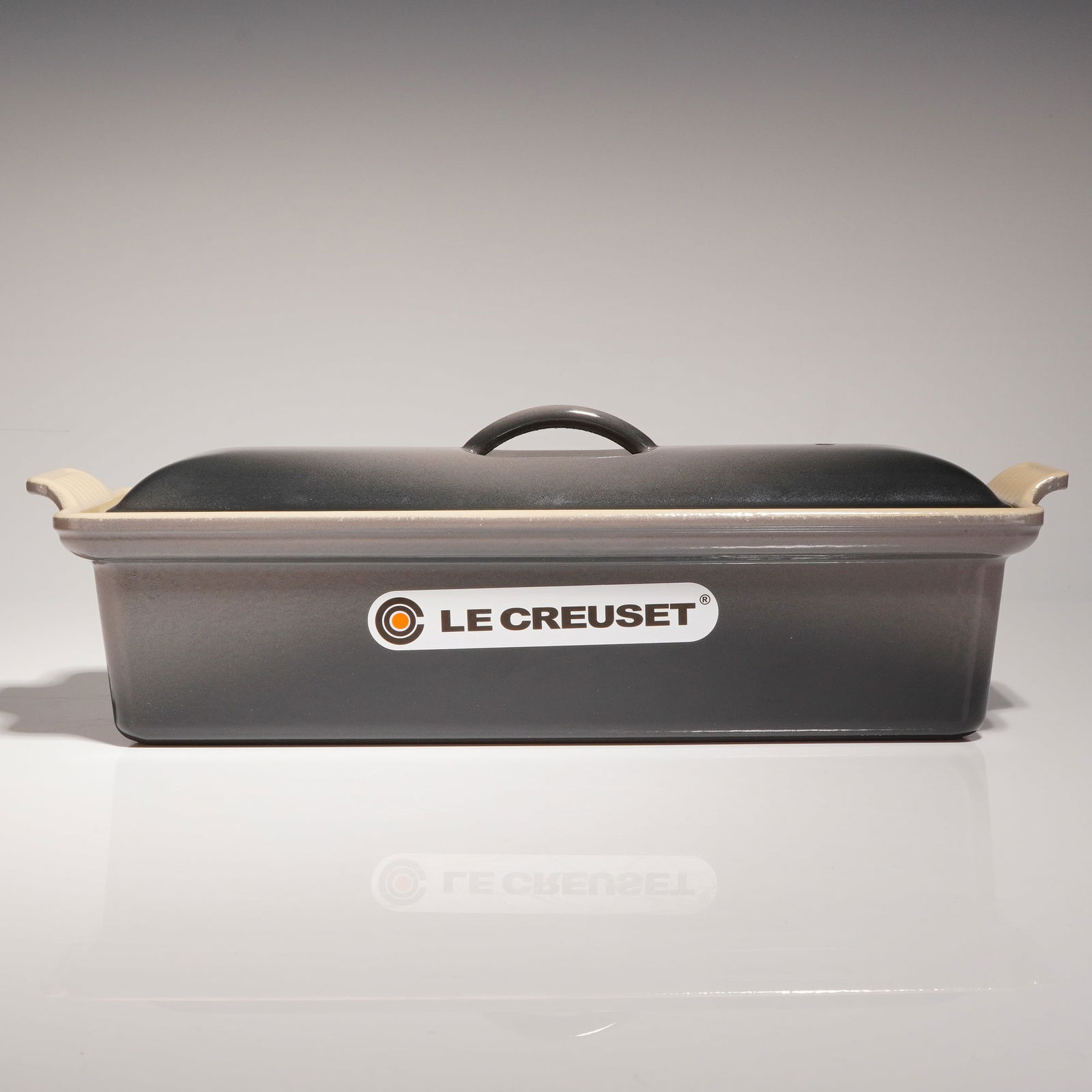 Le Creuset 2 Qt. Enameled Cast Iron Rectangular Terrine with Box: Le Creuset 2 Qt. enameled Cast Iron Rectangular Terrine, its matching lid, and the original manufacturer's box. The terrine is constructed from heavy enameled cast iron, featuring an ombre charcoal gr