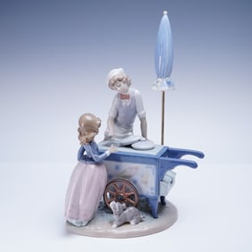 Lladro Porcelain Figurine Ice Cream Vendor 01005325