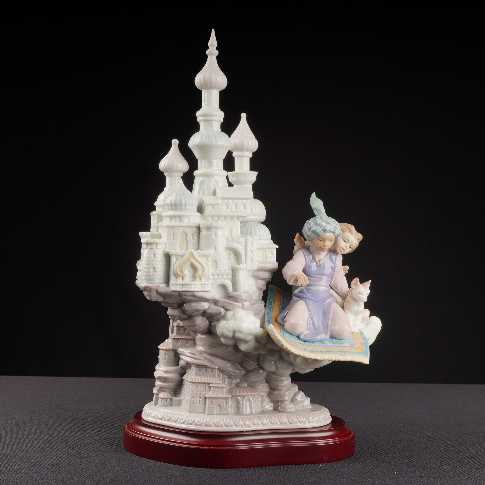 Lladro Porcelain Sculpture Dreams of Aladdin 01006285 with Base (1 of 5)