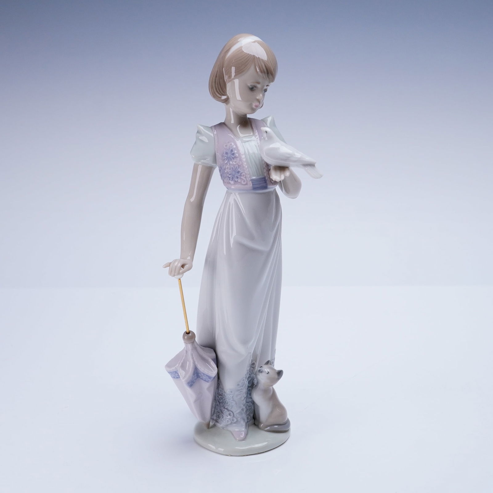 Lladro Porcelain Figurine, Summer Stroll 01007611 (1 of 4)