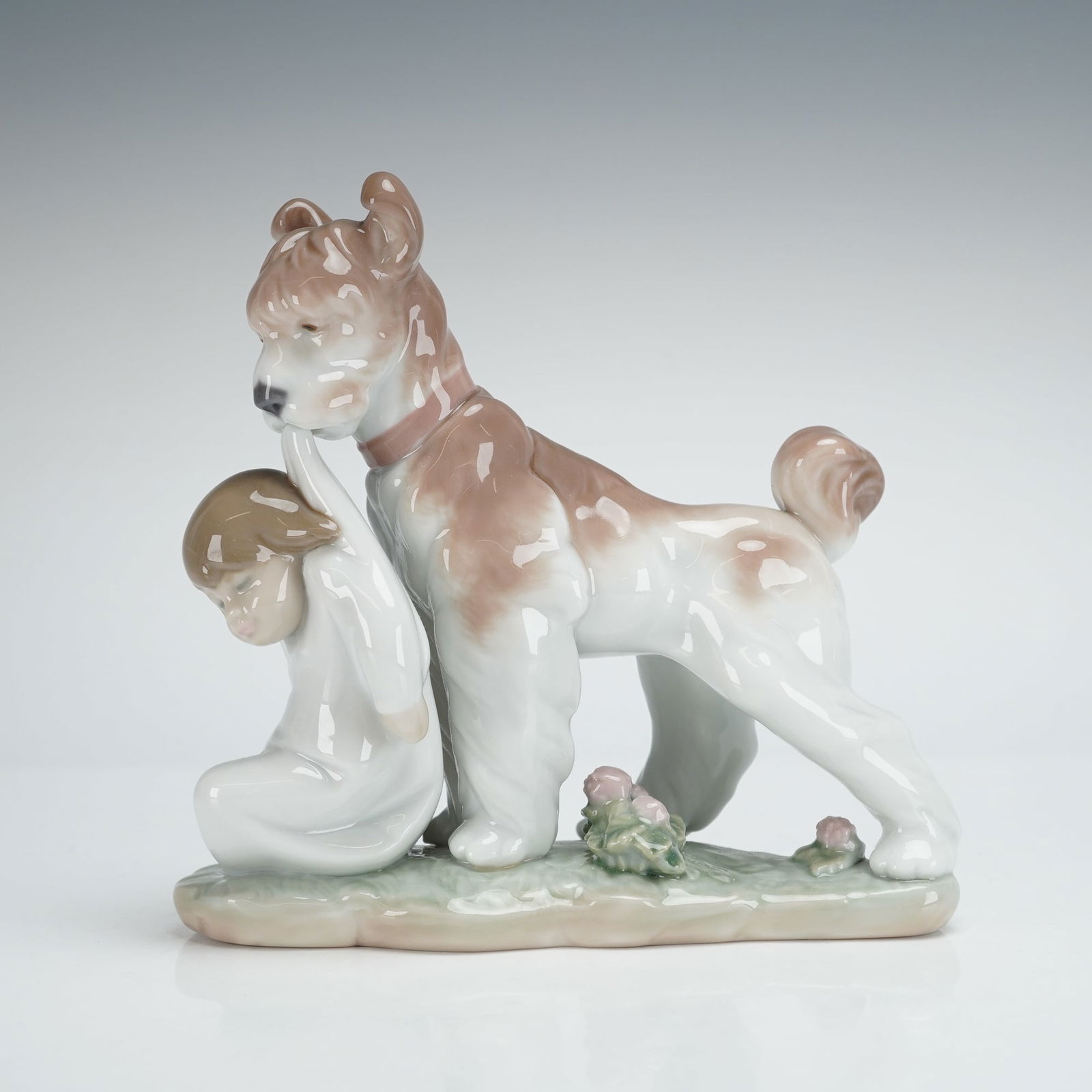 Lladro Porcelain Figurine Safe and Sound 01006556 (1 of 4)